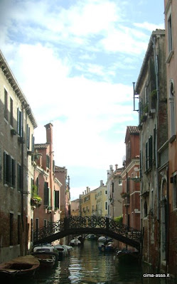 Le nuvole tra i canali