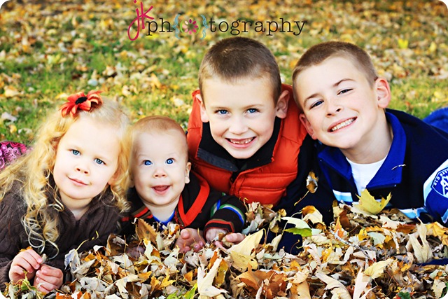 kids in leaves1431weblogo