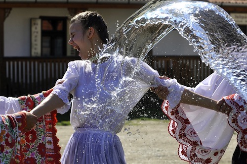 pb-110421-watering-girls-02.photoblog900.jpeg