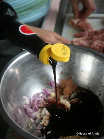 [making marinade for indonesian satay[3].jpg]
