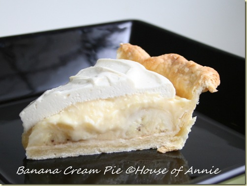 banana cream pie slice banana cream pie slice