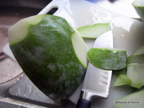 [slicing skin off winter melon[3].jpg]