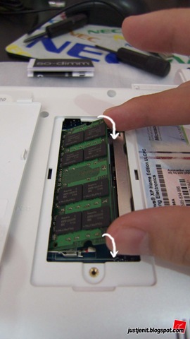 [change laptop DDR2 memory_010[3].jpg]