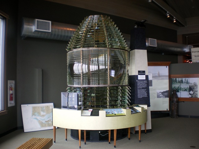 [Fresnel lens @ Cape Disappointment[2].jpg]