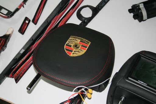 Нанесение вышивки на подголовкник Нанесение вышивки Porsche