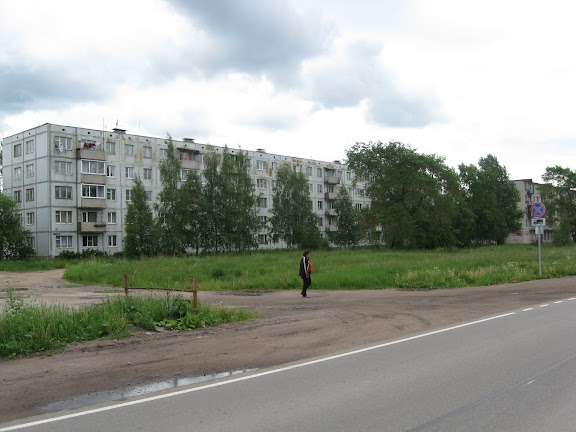 Alcoholist in de ochtend in Svetogorsk Rusland