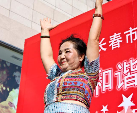 设计台词：和谐真理教万岁、万岁、万万岁！