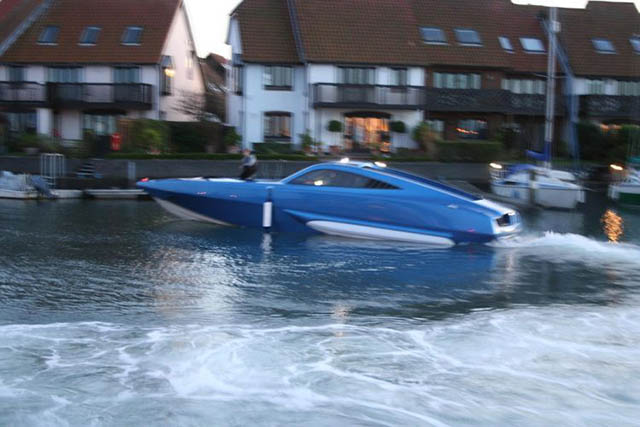 Luxury powerboat