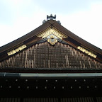 Este es de los pocos sellos oficiales del Emperador que aún se conservan. Esta nueva residencia fue la última antes de cambiar la capital a Tokyo. Considerando que tiene 15 habitaciones supongo el cambio debió ser fortruito.