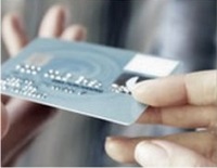 Primeiramente o comprador paga o valor para o intermedi&aacute;rio (sistema de intermedia&ccedil;&atilde;o de negocia&ccedil;&otilde;es)