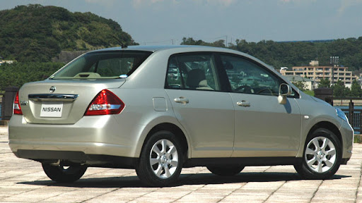 Nissan Tiida Sedán 2011