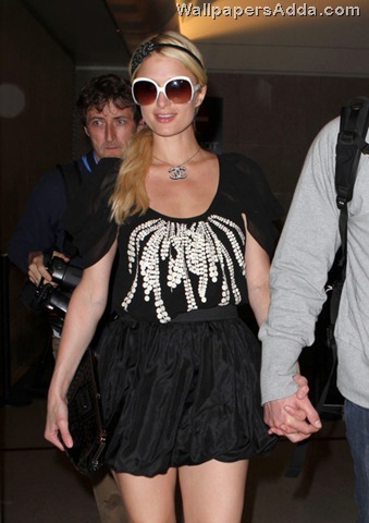 [Paris+Hilton+Doug+Reinhardt+Arriving+LAX+s2jlcb5aoxPl[2].jpg]