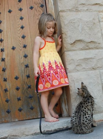[kathrin-stucki-photos-savannah-cat-and-daughter-3[2].jpg]