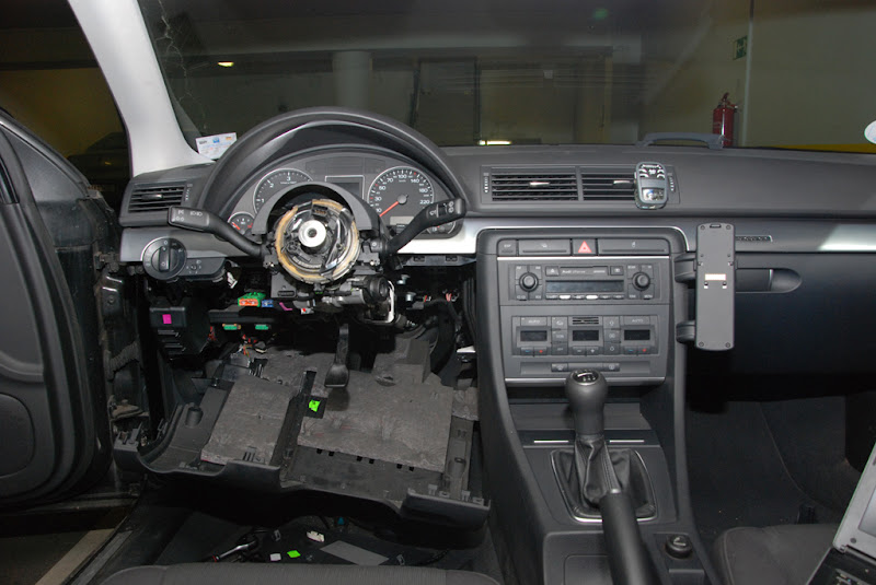 Montáž palubního PC, tempomatu, multi volantu a hlasového ovládání, Audi  A4, Technika & Úpravy 1/1, Audi Fórum, Audi Klub