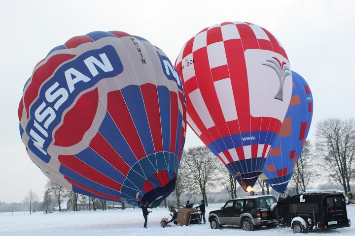Ballonvaart met Nissan ballon in de sneeuw vanuit Exel naar Gaanderen