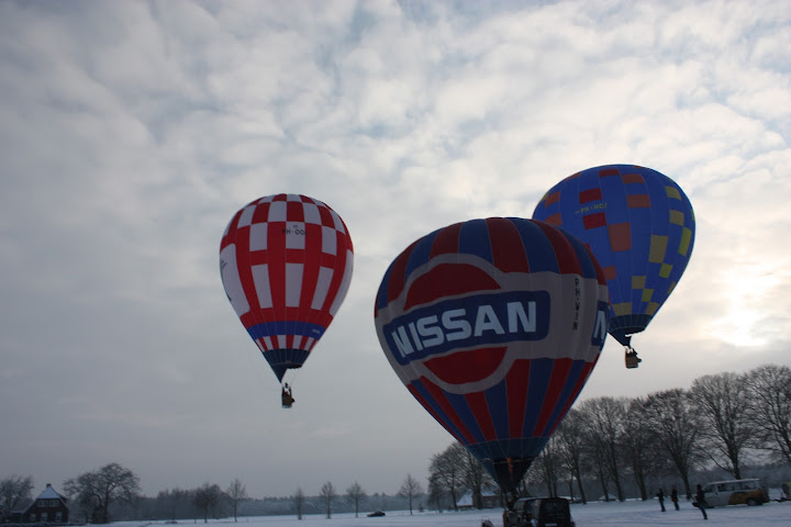 Ballonvaart met Nissan ballon in de sneeuw vanuit Exel naar Gaanderen