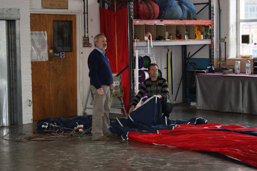 Ophalen van de PH-BBS bij Cameron balloons in Bristol