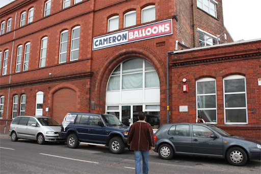 Ophalen van de PH-BBS bij Cameron balloons in Bristol