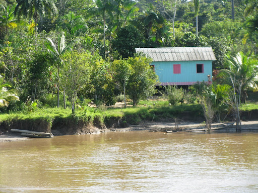 Casa de ribeirinho. Estado do Amazonas mas ainda no rio Madeira