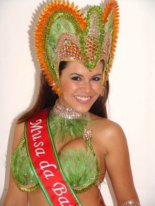 [tania-oliveira-x9-01g-225x300[2].jpg]