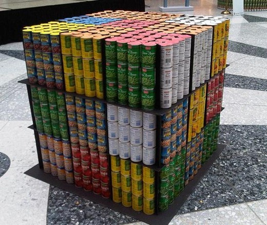  Esculturas nerds com latas e caixas