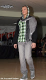 model: Patryk P.  stylizacja: Adam Szyda & Grzegorz Konieczny  zdjęcie: Krzysztof Szejner   Spodnie - New Yorker  Bluza - New Yorker  Sweter - New Yorker  Chusta - New Yorker  Buty - New Yorker