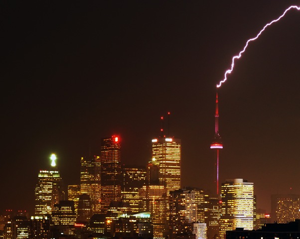 CN_Tower_struck_by_lightning