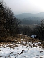 Pogled v dolino med prečenjem pobočja Vince