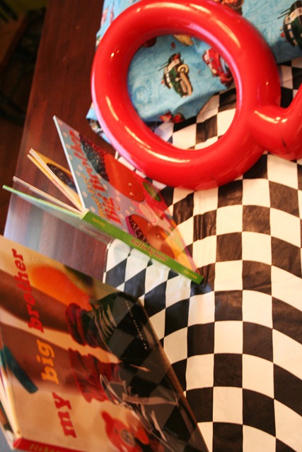 [ThompsBigBroParty0106.jpg]
