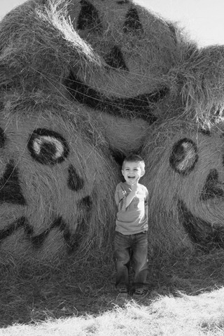 [Pumpkin Patch 2010 029[6].jpg]