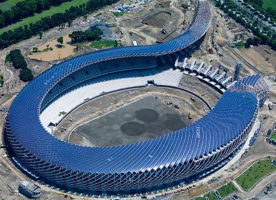 [worlds-largest-solar-stadium_F6SW7_24429[3].jpg]