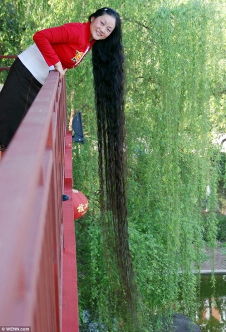 35-worlds-longest-hair 35-worlds-longest-hair