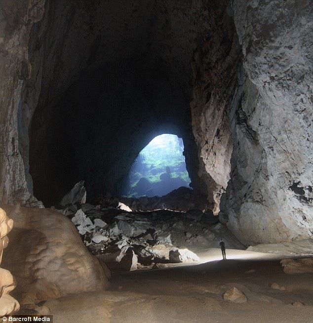 [largest-vietnam-cave 02[5].jpg]
