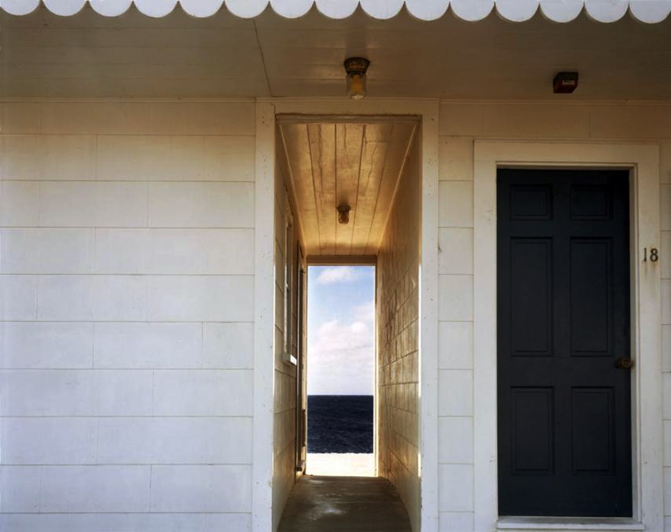 [joel meyerowitz - Doorway to the Sea  Provincetown  1982[6].jpg]