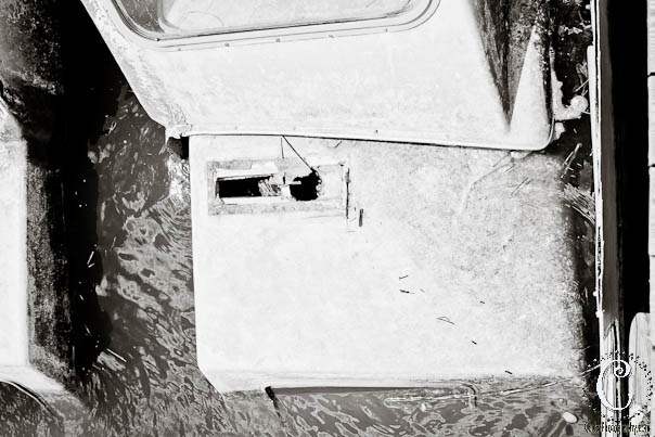 [sinking boat-5[3].jpg]