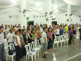 Participantes do evento no Hino Nacional.