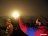 Les verificando el nivel del humo.