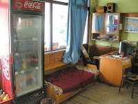 Otro Cafe Kalifornia. Me pillo lluvia al mediodia, y en este garito me dejaron dormir. me dieron de comer, cenar dormir y desayunar y pague 4 euros! El bar es de pescadores, y tiene una foto de todos los que se ha llevado la mar. Se me olvido tirarle una foto, glups.