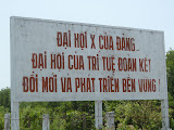Lo dicho, parece que se puede leer, pero ni lo intentes. Tienen acentos, apostrofes, comillas, pirulillos, garabatos, todo para confundir al lector.