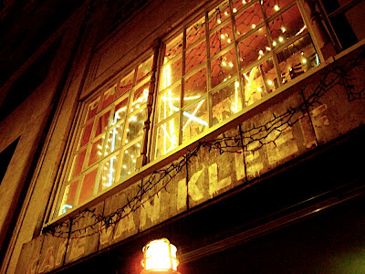 Where the monthly magic takes place (photo by Jara Queeto)