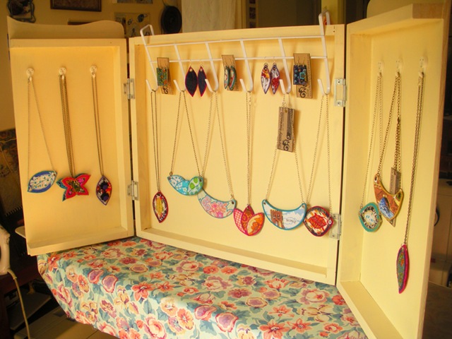 [jewellery display november 2010[4].jpg]