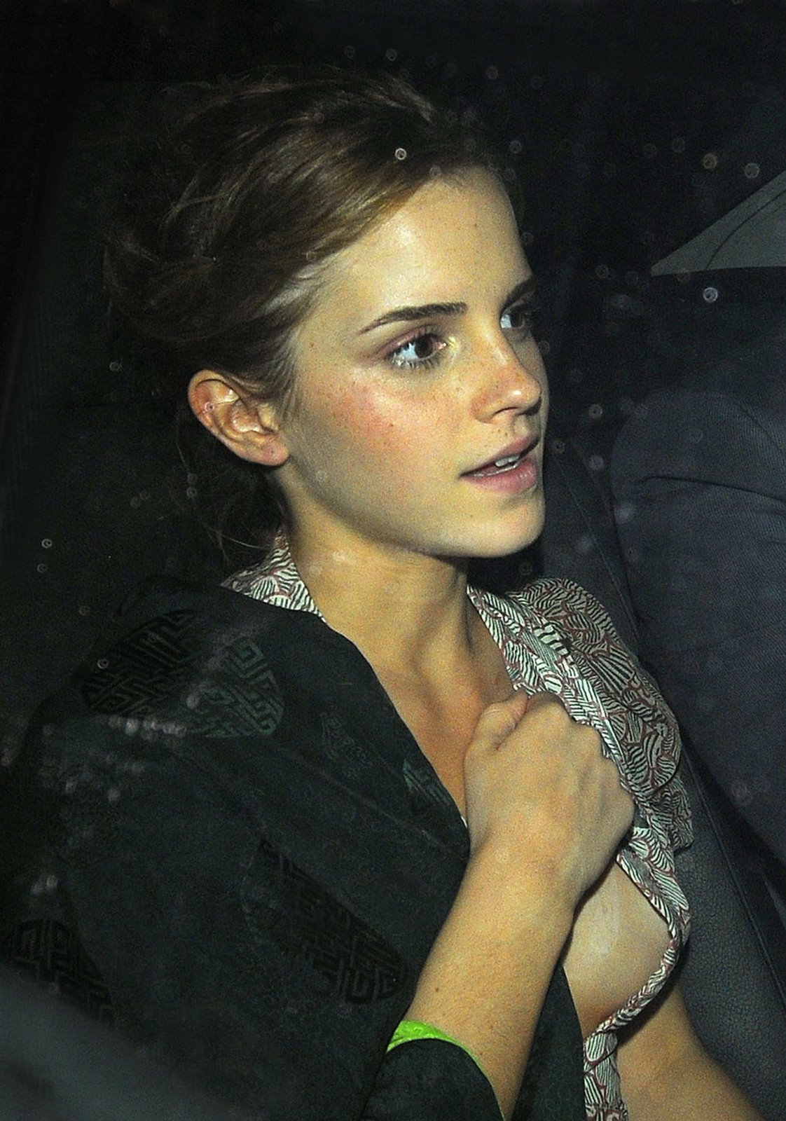 [45259_Emma_Watson_at_the_Harry_Potter_and_the_Half-Blood_Prince_After_Party_in_London-1_122_363lo[6].jpg]