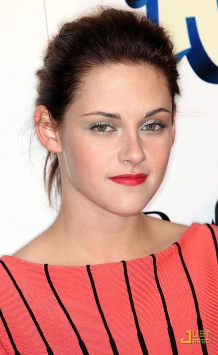 kristen-stewart-adventureland-premiere-07