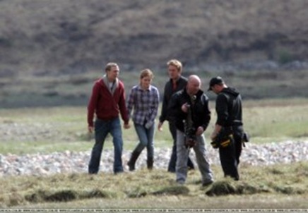 emma-watson-and-boyfriend-at-dh-set_2-300x207