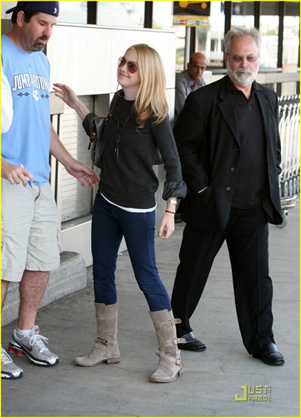 dakota-fanning-grey-girl-05