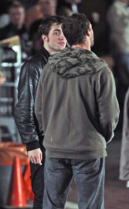 robert-kristen-new-moon-3