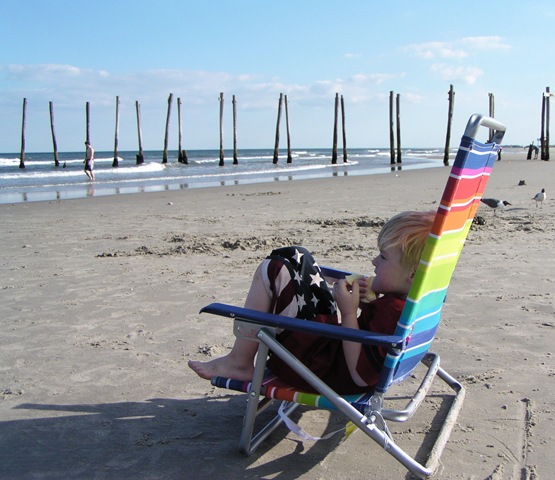[Atthebeach3.jpg]
