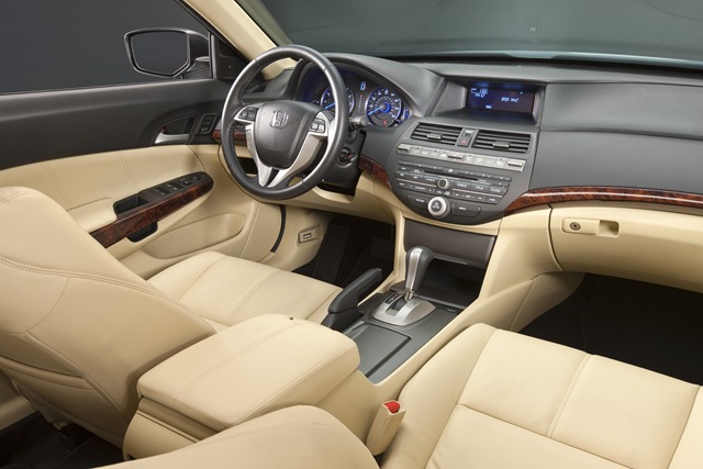 [Honda Accord Crosstour interior I on 10-7-09[4].jpg]
