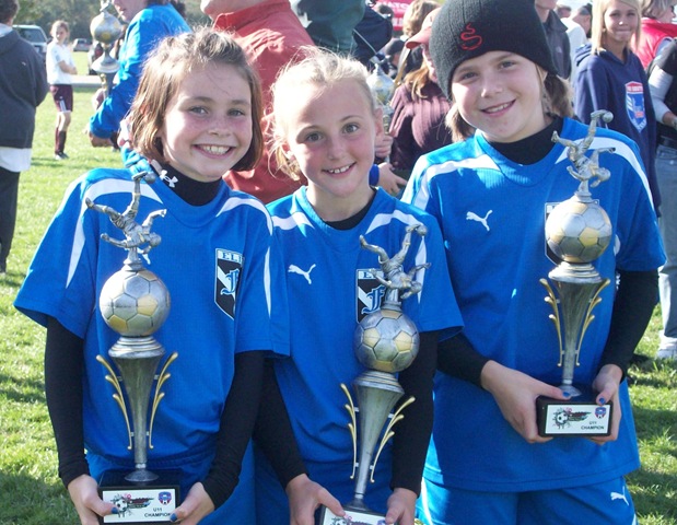 [Zoe Price, Kateline Mathews, and Abby Godwin from 10-11-09[4].jpg]