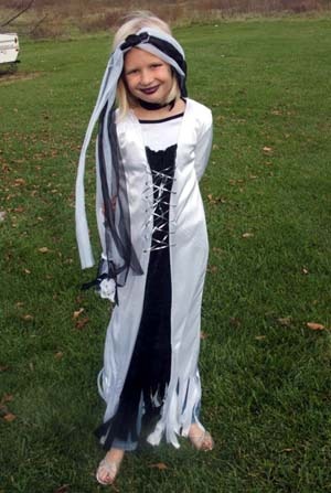 [Beggars Night - Hayli as Skeleton Bride[3].jpg]